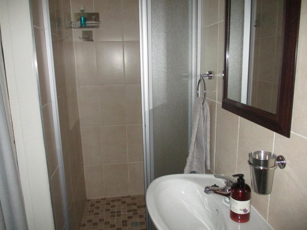 White Rose Guest House Vanderbijlpark Ngoại thất bức ảnh