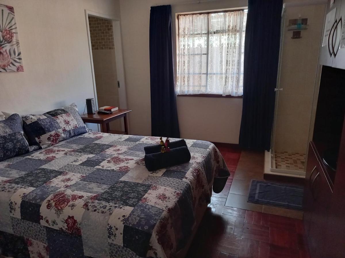 White Rose Guest House Vanderbijlpark Ngoại thất bức ảnh