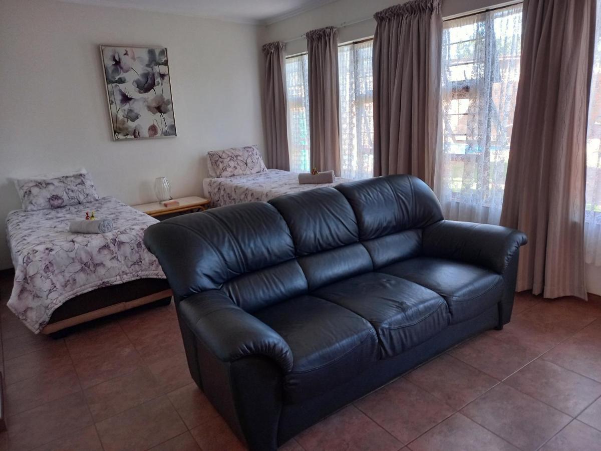 White Rose Guest House Vanderbijlpark Phòng bức ảnh