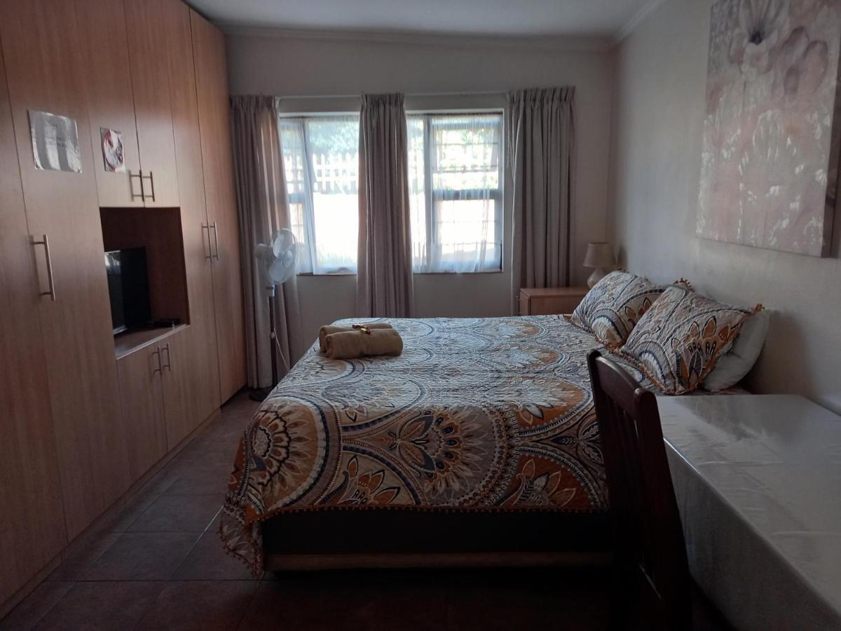 White Rose Guest House Vanderbijlpark Ngoại thất bức ảnh