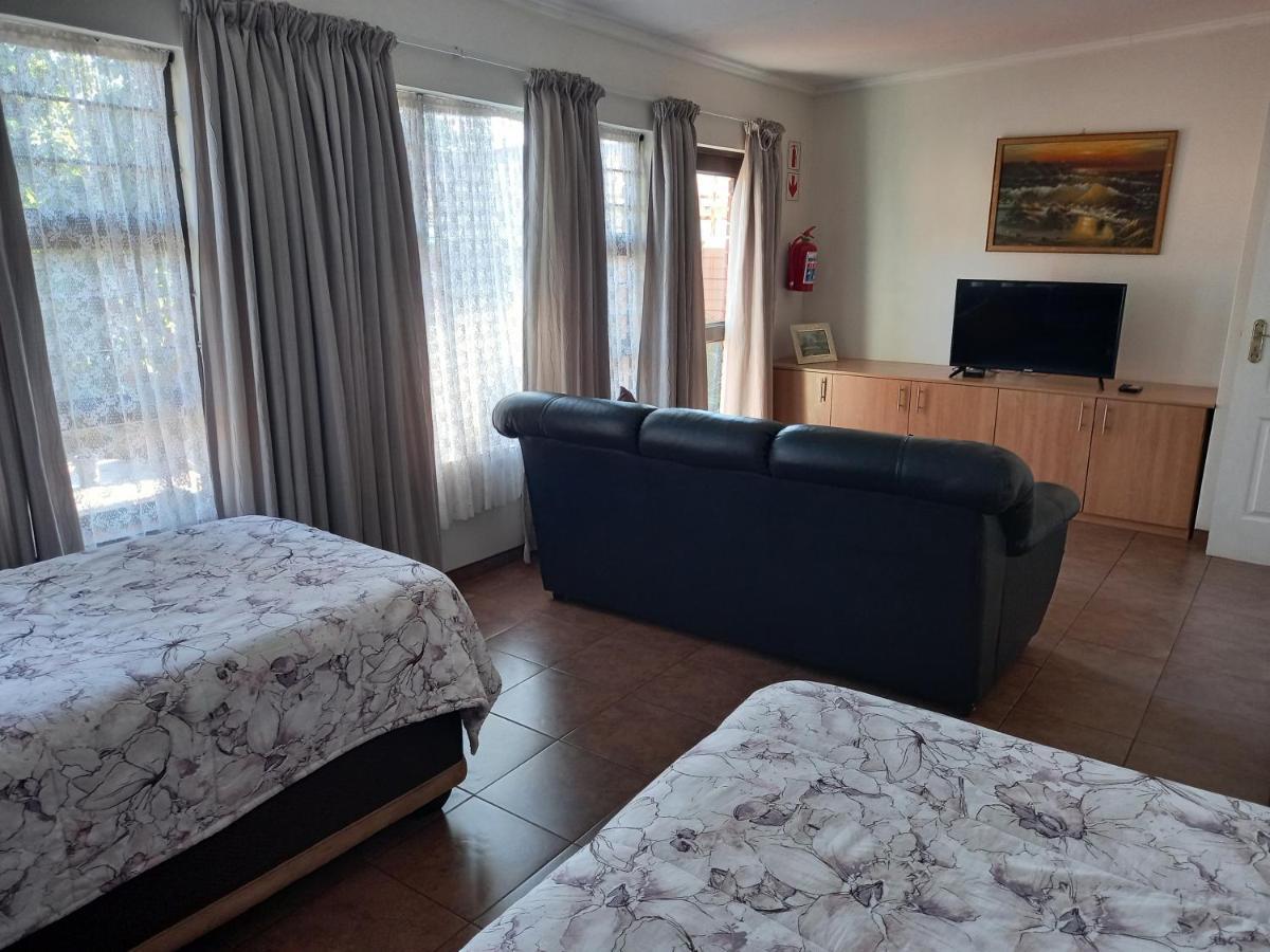 White Rose Guest House Vanderbijlpark Phòng bức ảnh