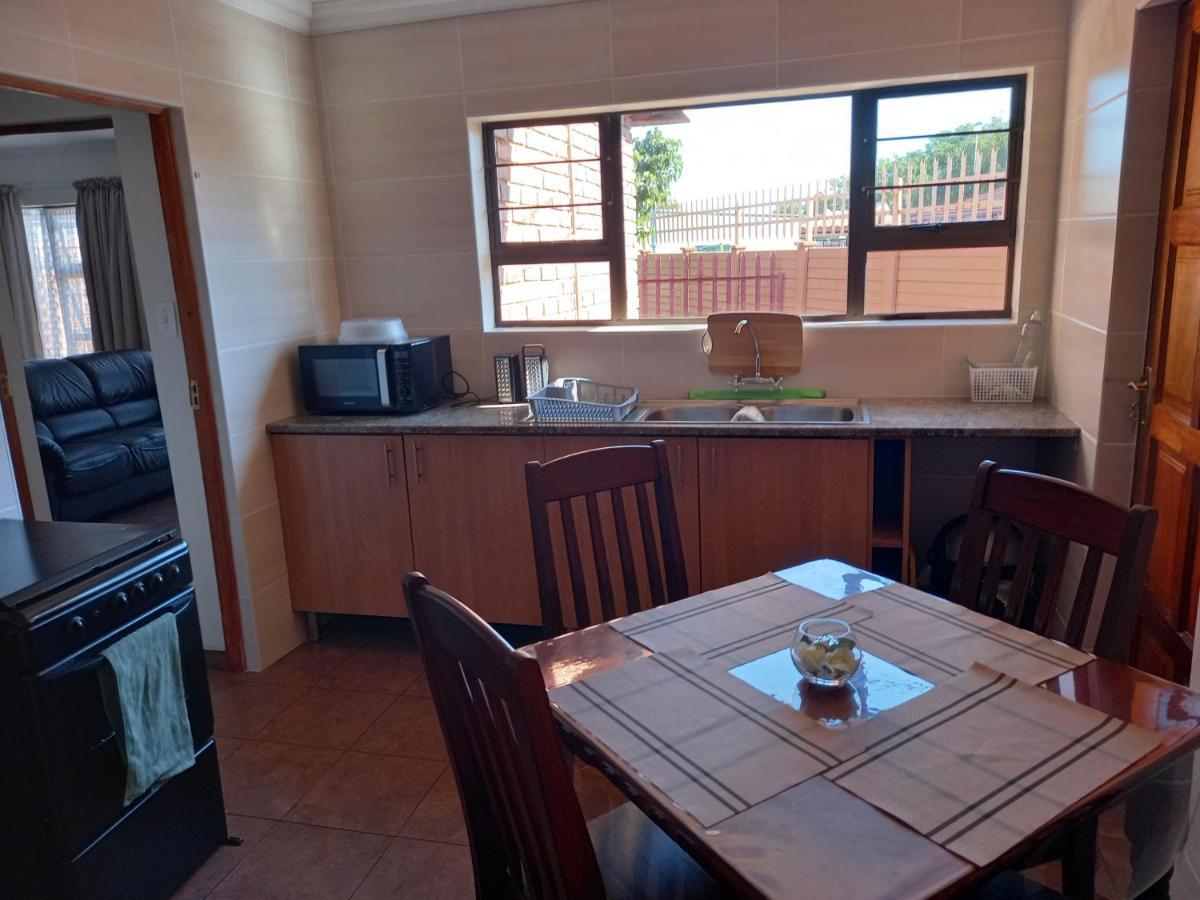 White Rose Guest House Vanderbijlpark Phòng bức ảnh